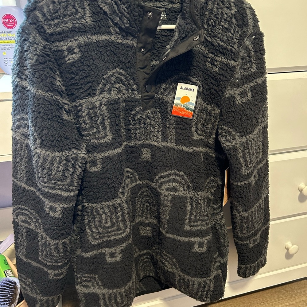 Black and Gray Patterned Fleece Pullover